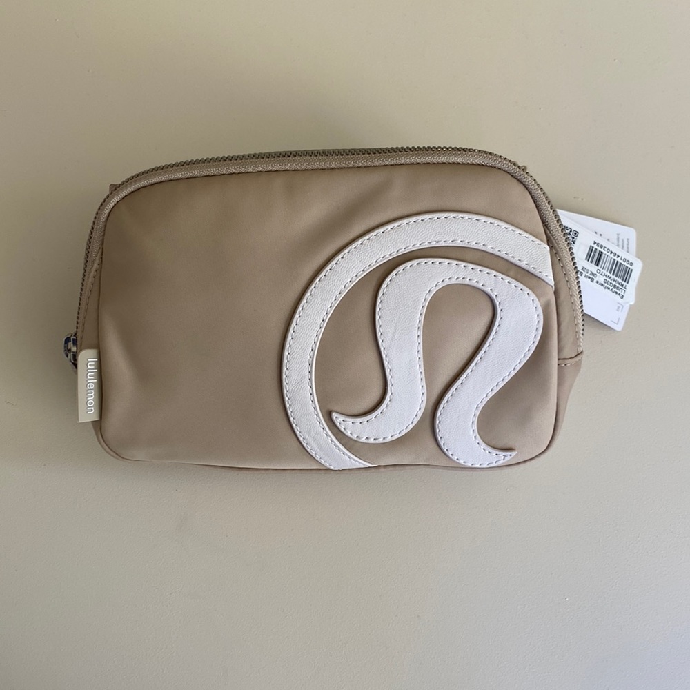 New With Tags LULULEMON Everywhere Belt Bag - unreleased color online‼️
